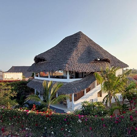 Bed and Breakfast Shira House Ватаму Экстерьер фото