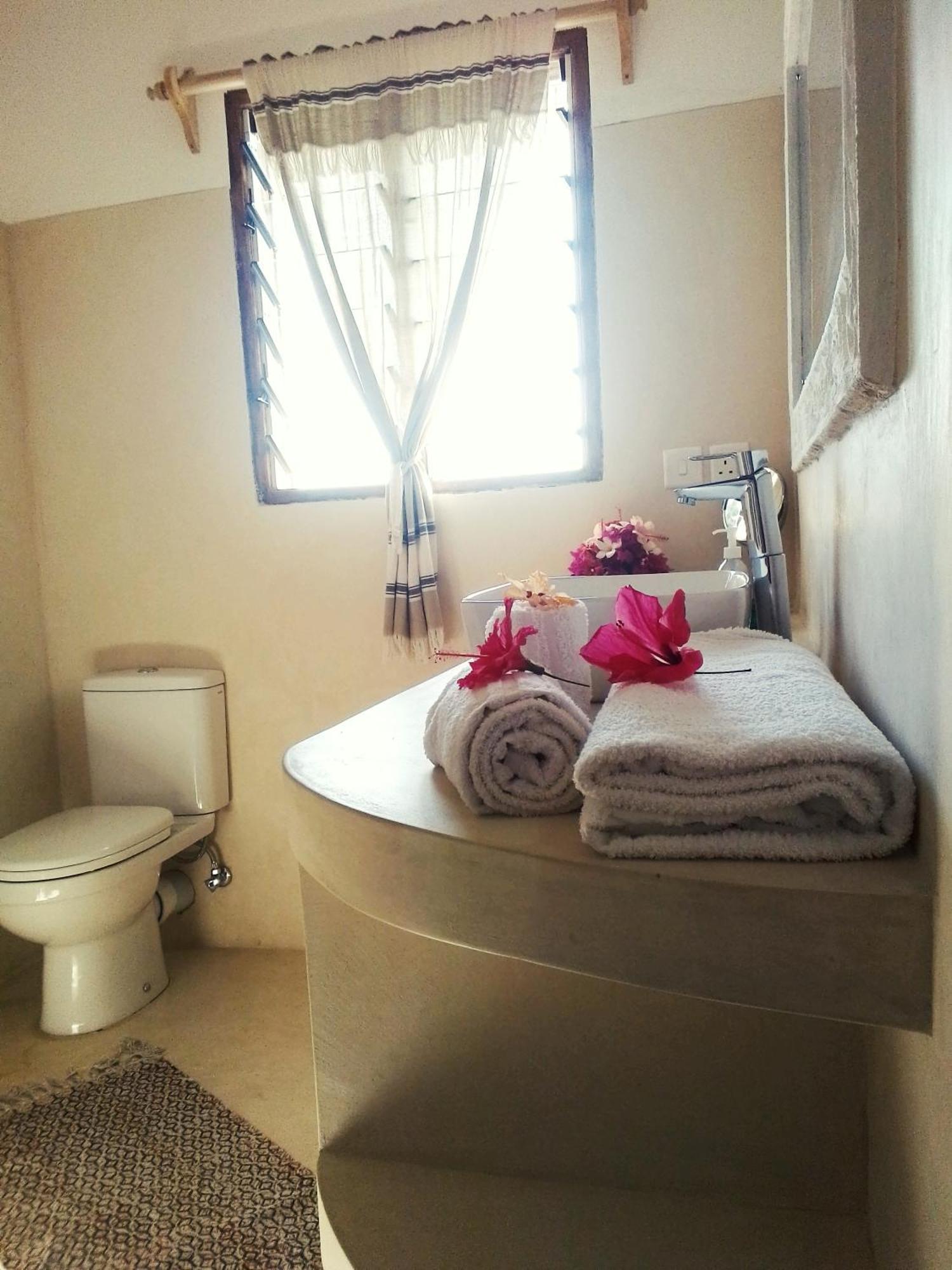 Bed and Breakfast Shira House Ватаму Экстерьер фото