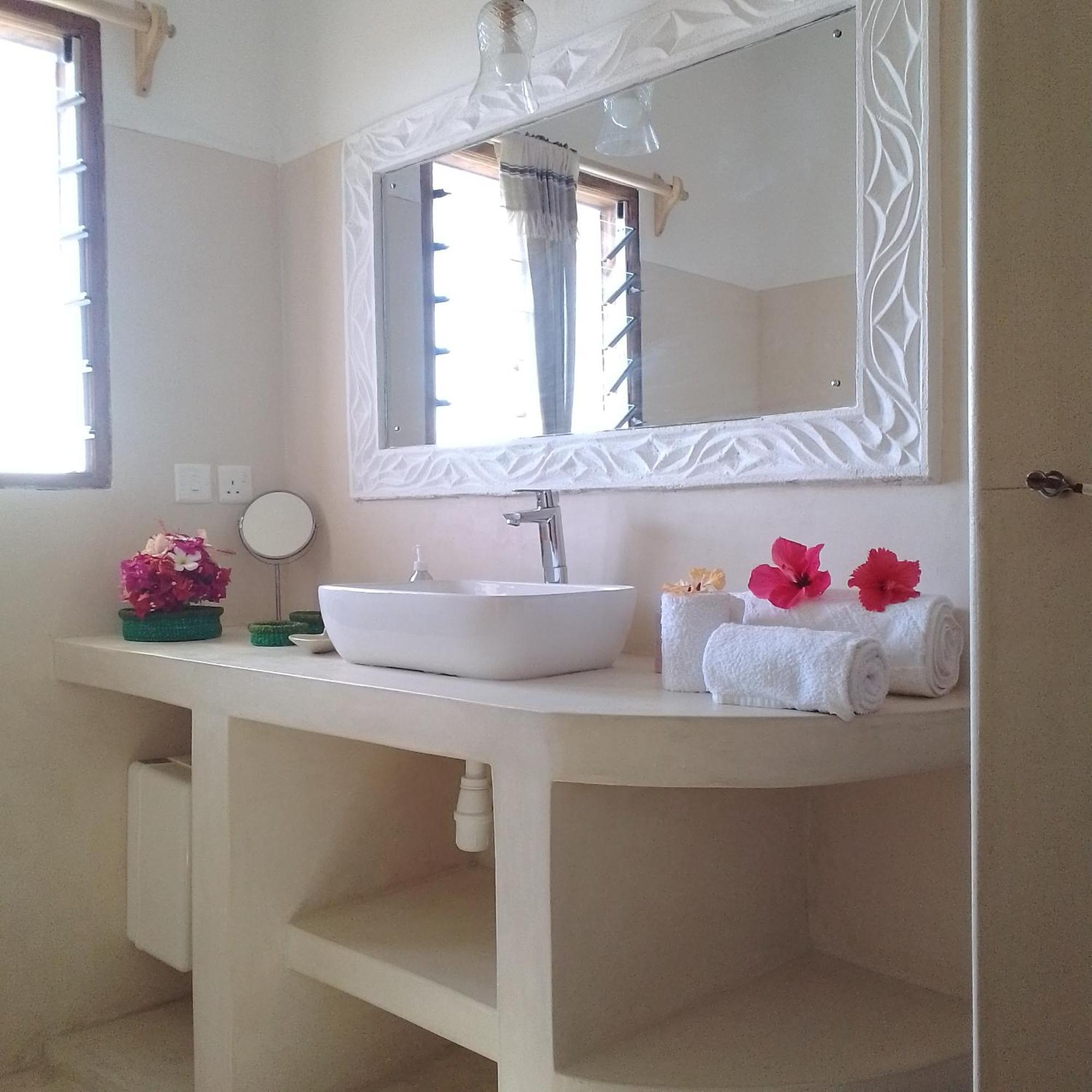Bed and Breakfast Shira House Ватаму Экстерьер фото