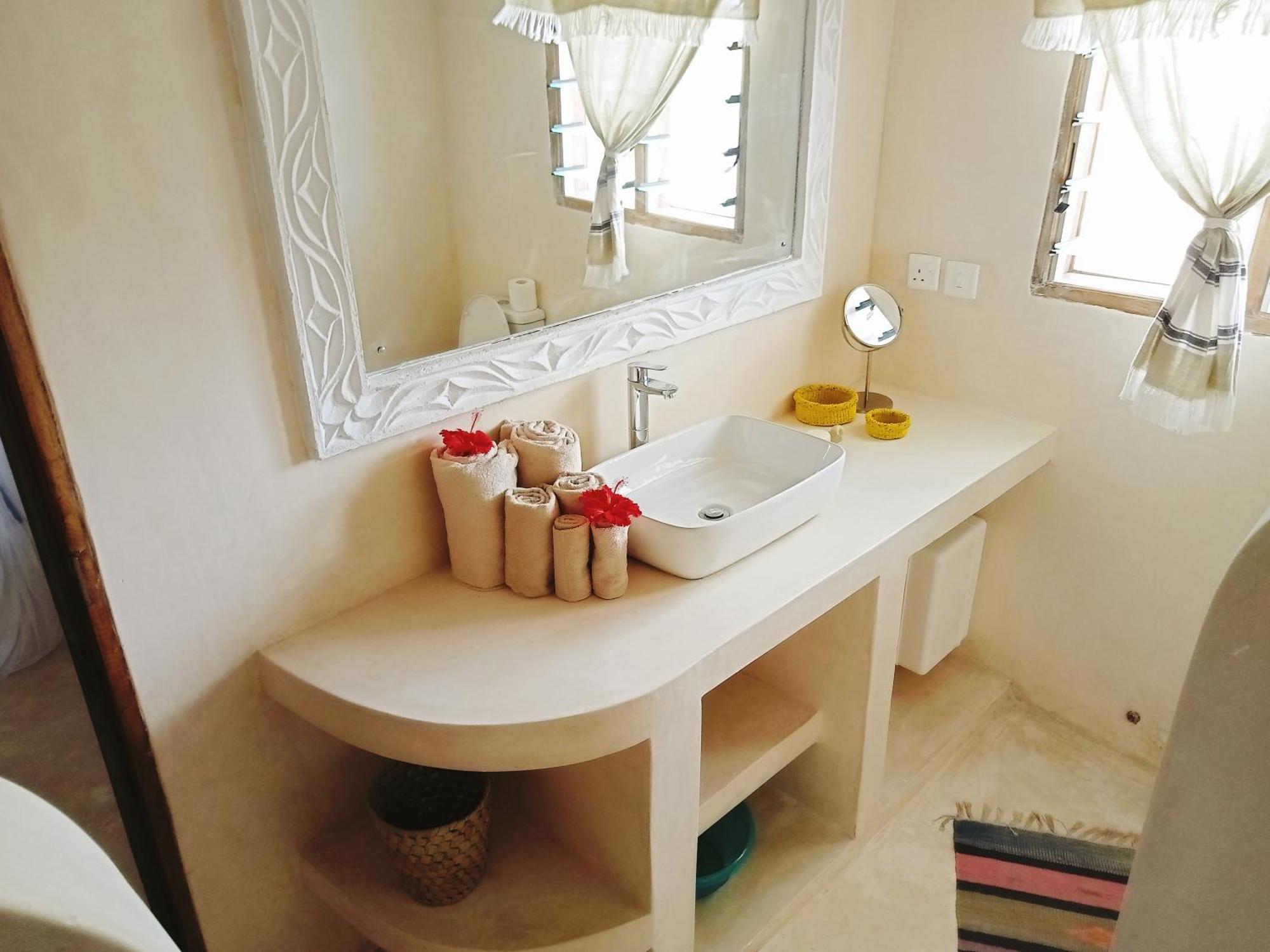 Bed and Breakfast Shira House Ватаму Экстерьер фото