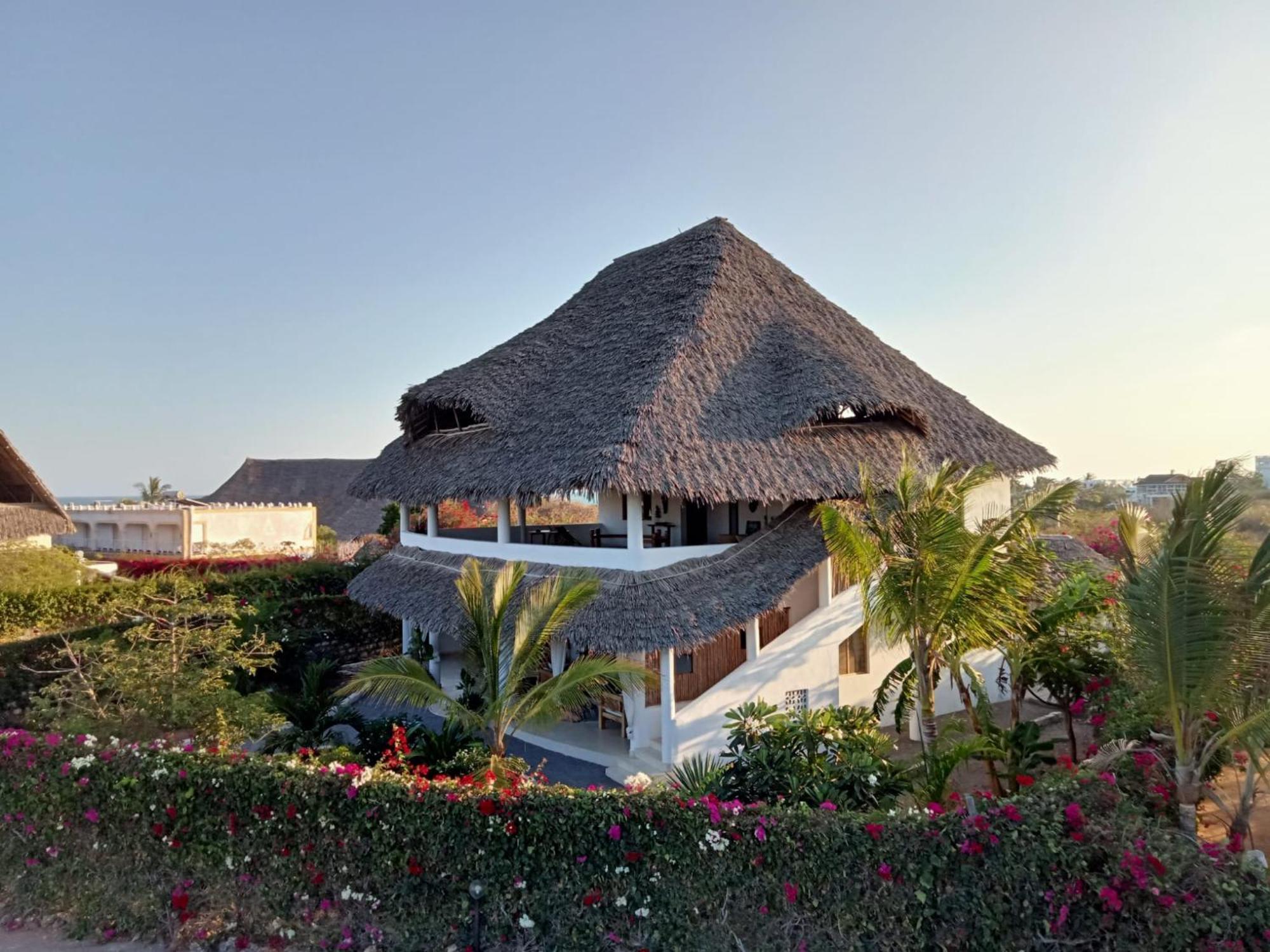 Bed and Breakfast Shira House Ватаму Экстерьер фото